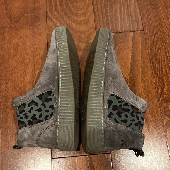 Gabor Chelsea Leopard Bootie - Picture 4 of 8